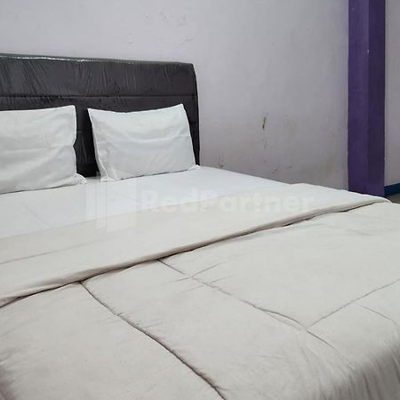 Puspita Homestay Mitra Reddoorz Bekasi Kültér fotó