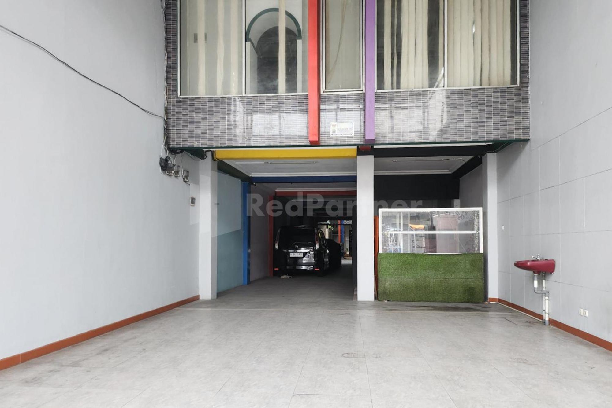Puspita Homestay Mitra Reddoorz Bekasi Kültér fotó