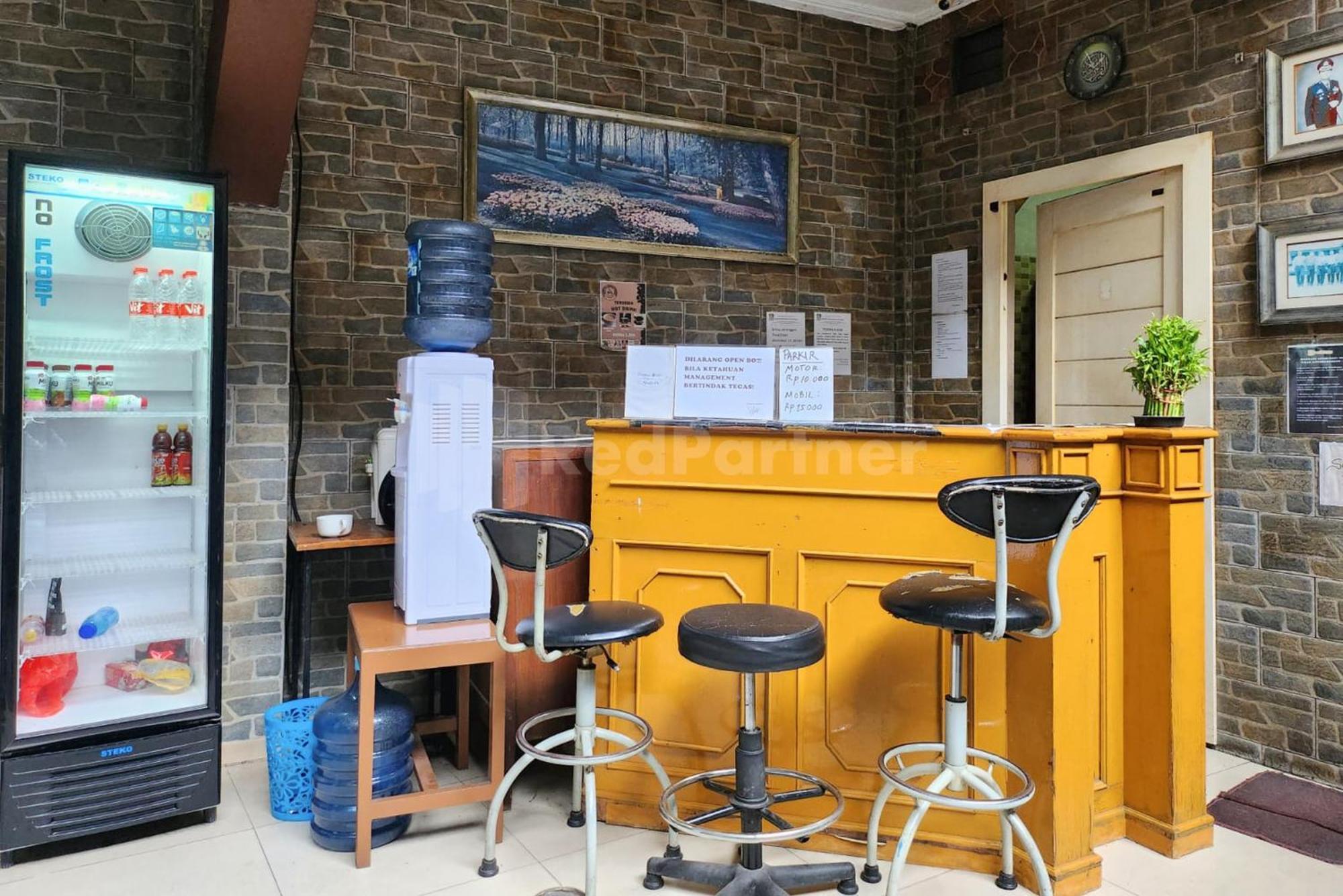 Puspita Homestay Mitra Reddoorz Bekasi Kültér fotó