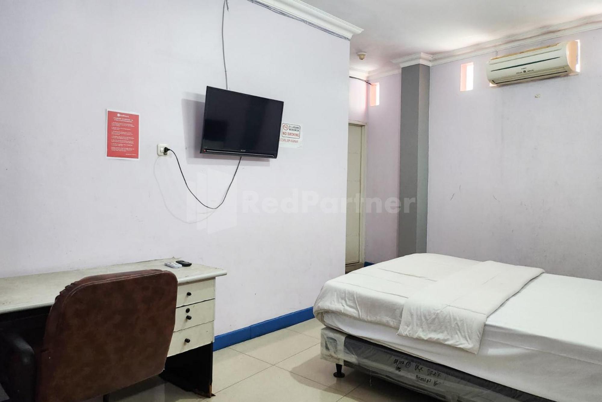 Puspita Homestay Mitra Reddoorz Bekasi Kültér fotó