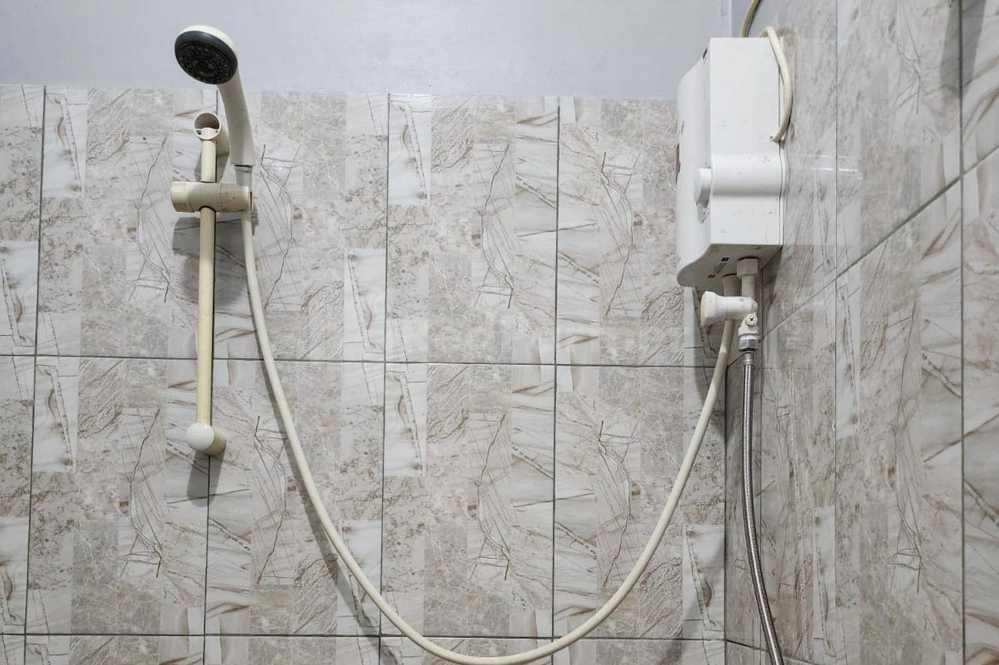 Puspita Homestay Mitra Reddoorz Bekasi Kültér fotó