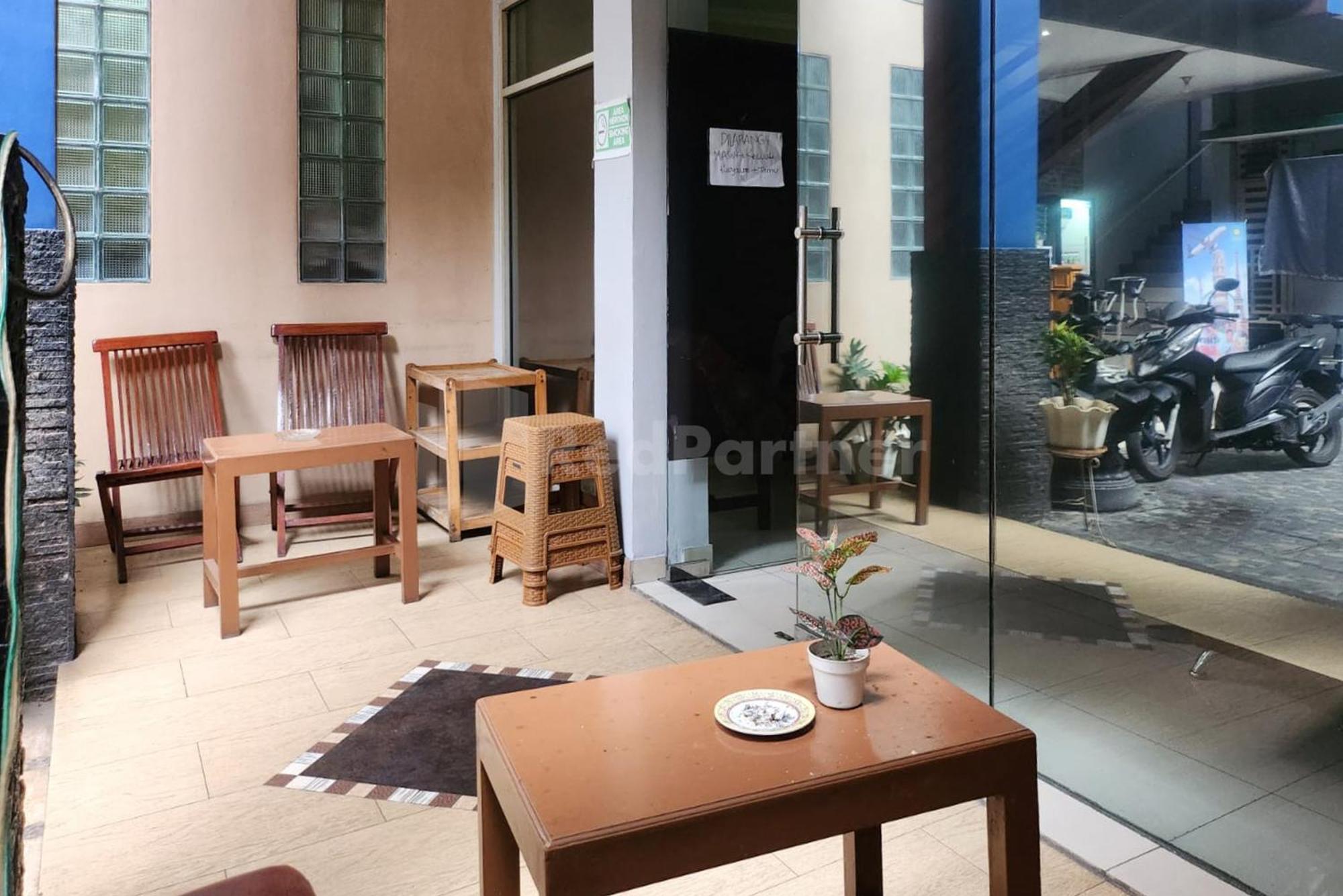 Puspita Homestay Mitra Reddoorz Bekasi Kültér fotó