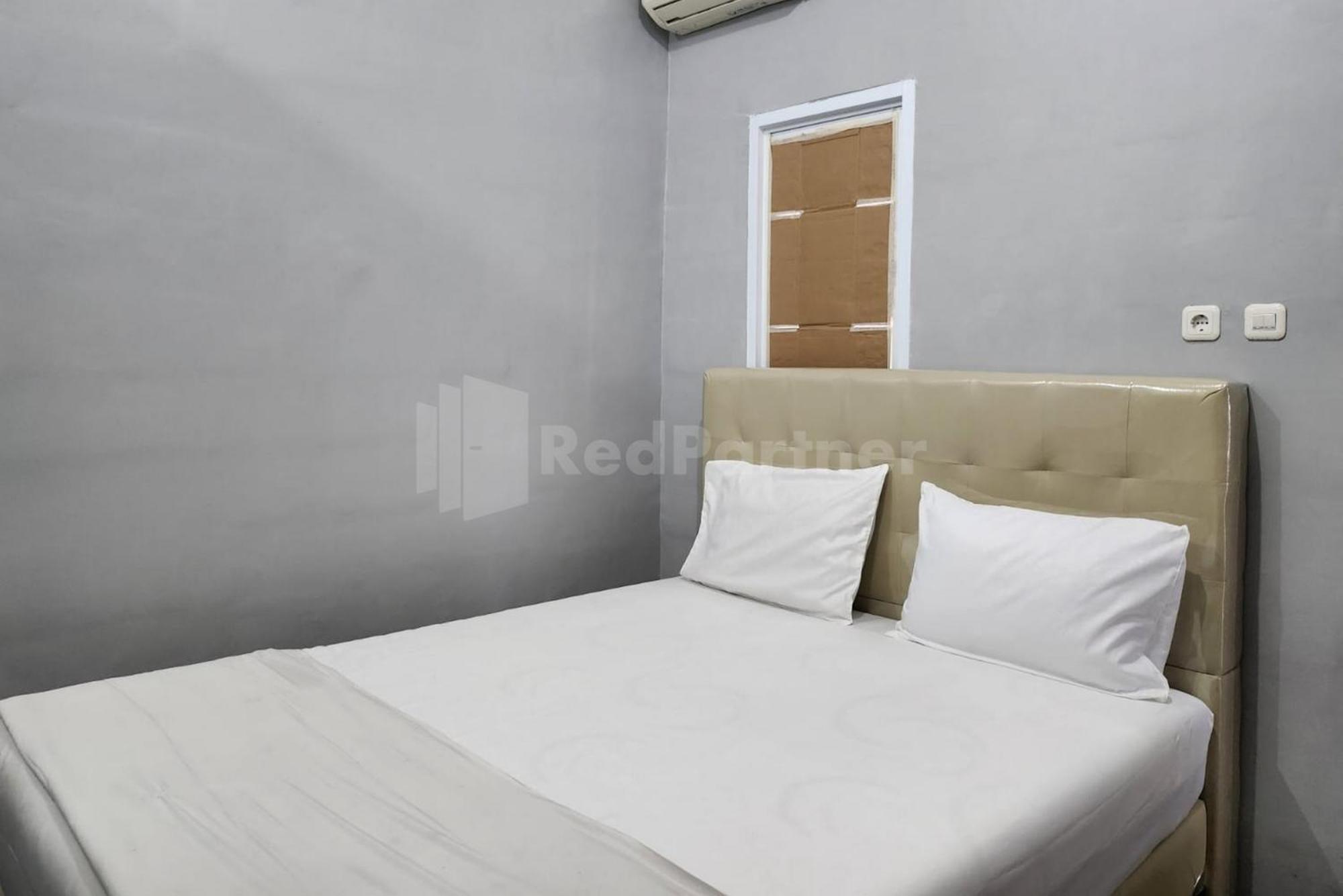 Puspita Homestay Mitra Reddoorz Bekasi Kültér fotó