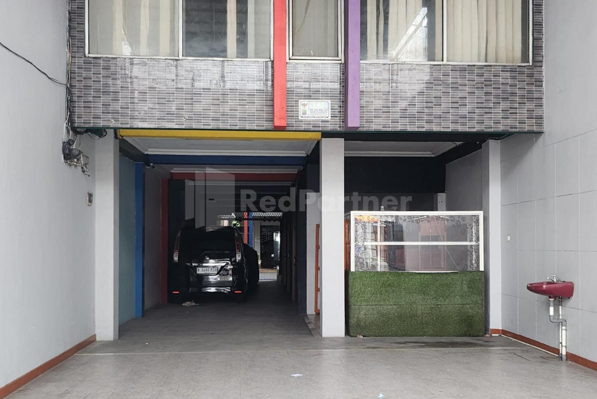Puspita Homestay Mitra Reddoorz Bekasi Kültér fotó