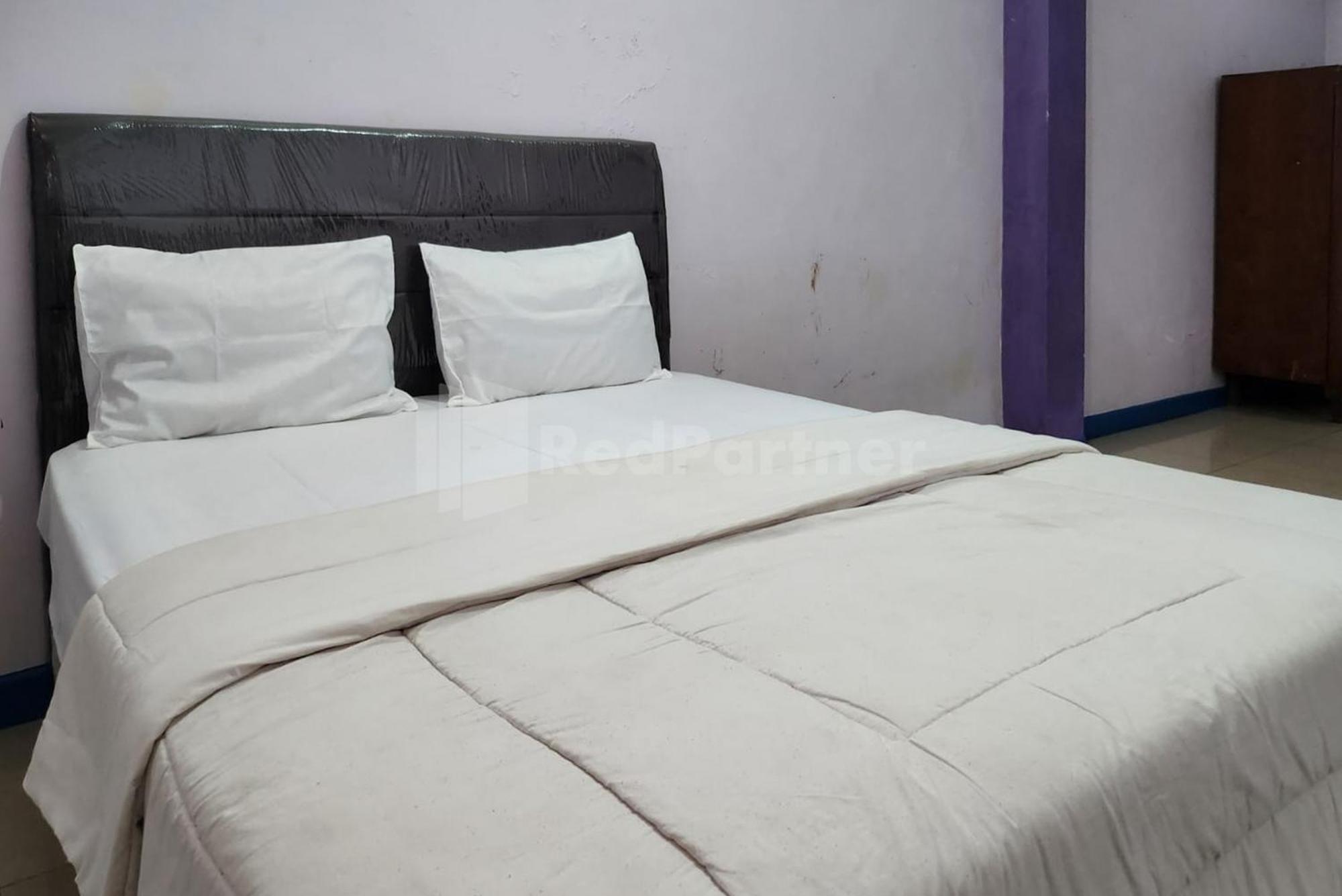Puspita Homestay Mitra Reddoorz Bekasi Kültér fotó
