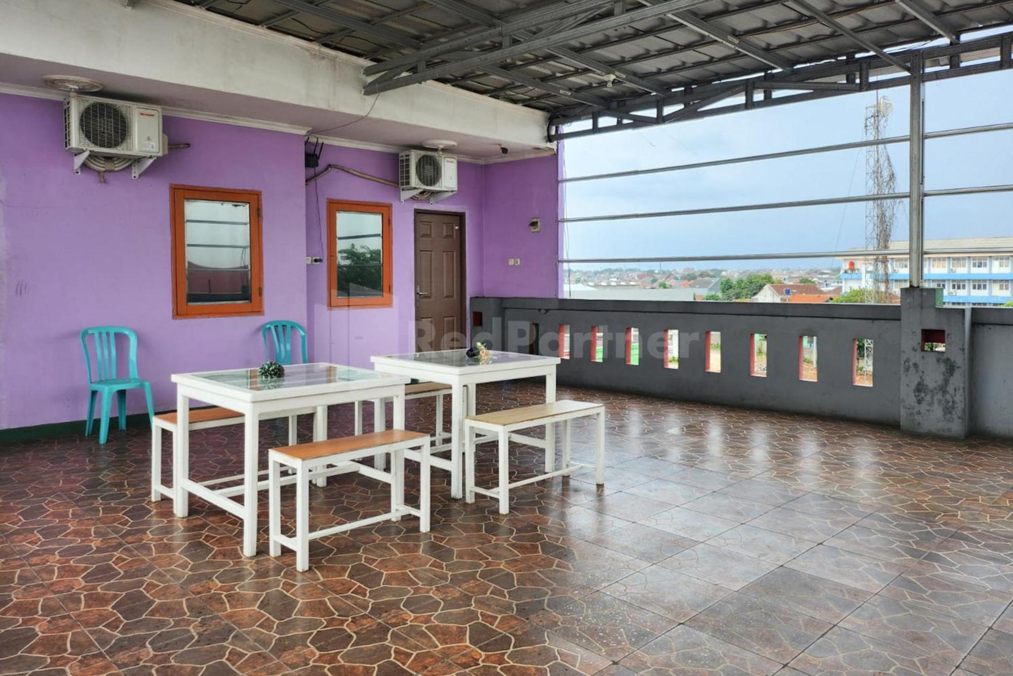 Puspita Homestay Mitra Reddoorz Bekasi Kültér fotó