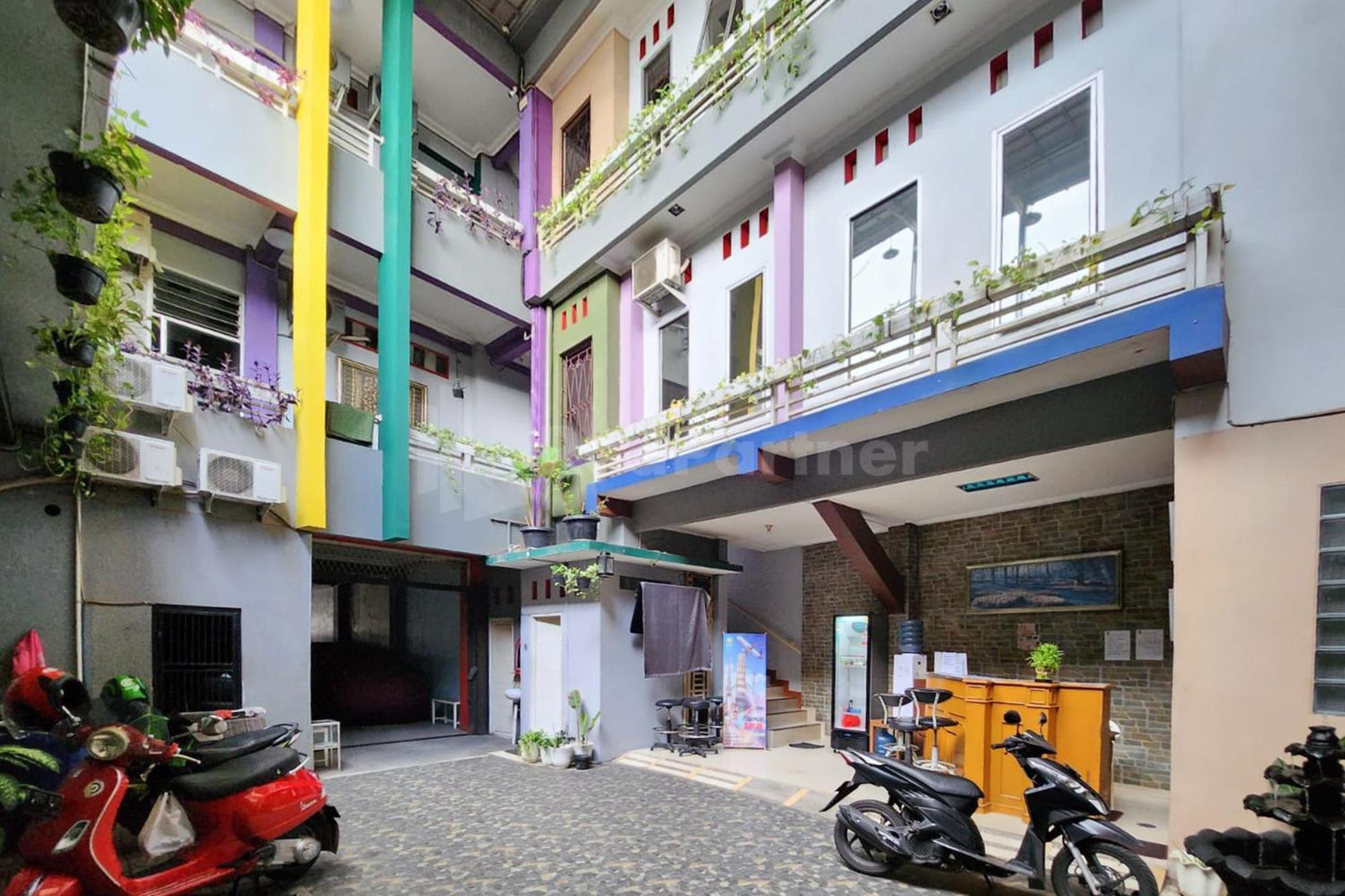 Puspita Homestay Mitra Reddoorz Bekasi Kültér fotó